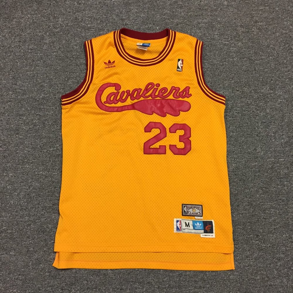Throwback LeBron James Cleveland Cavs jersey